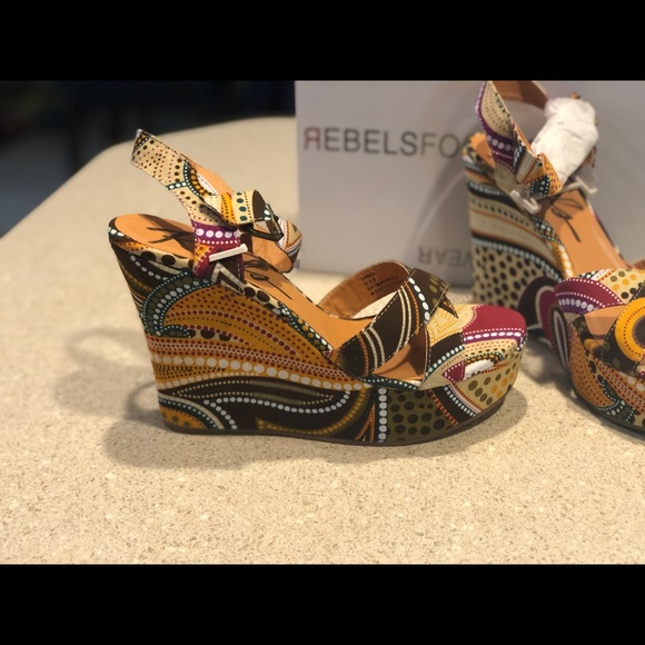 Sandals - Picture 3 of 4